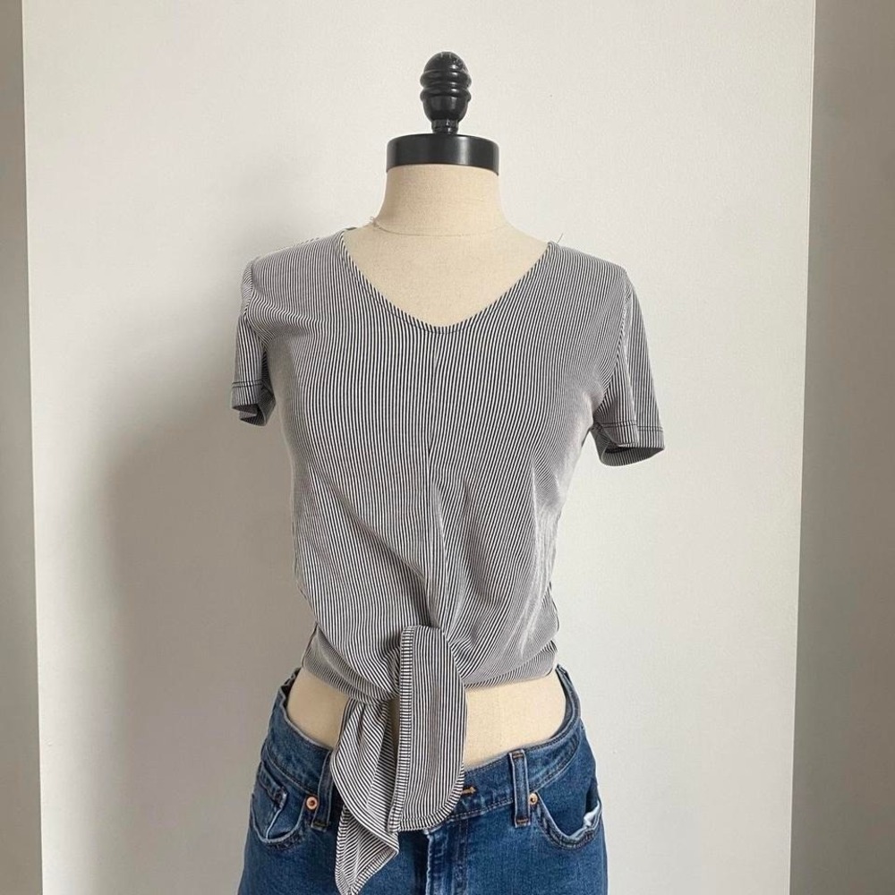 Petite XXS Ann Taylor Factory Cream & Black Striped Knot Hem Textured Top